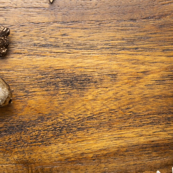 Weihnachtliches Motiv mit festlicher Dekoration – holzArt 2024